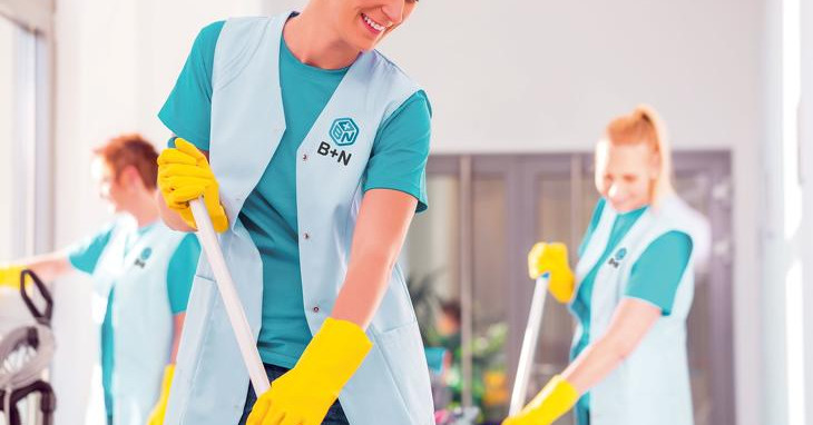 Pár nap alatt 106 milliárdnyi közbeszerzés: tarol a NER kedvenc takarítócége