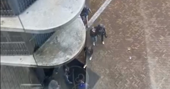Túszokat ejtett egy férfi Hollandiában