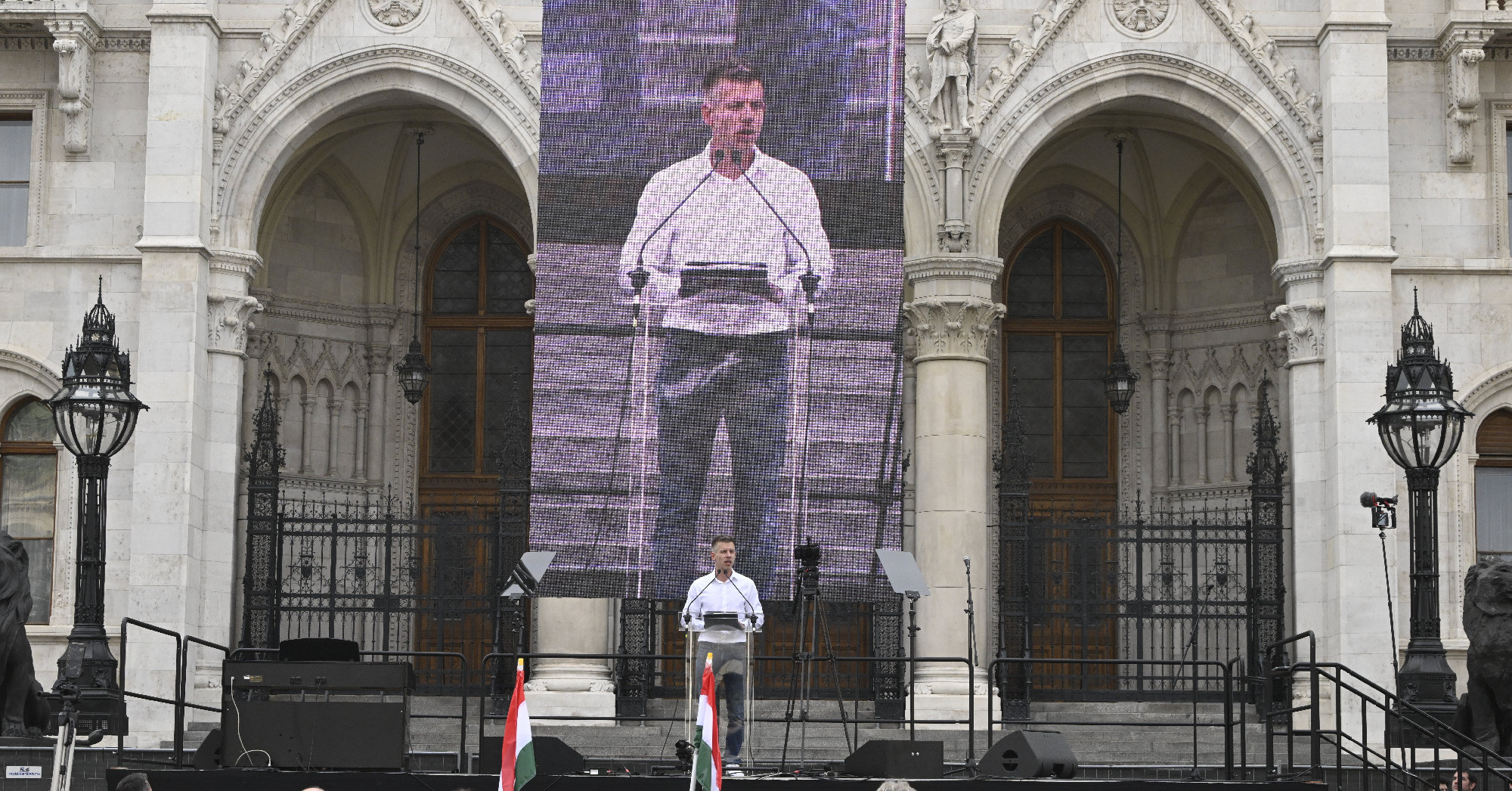 Hat nő, hat férfi lesz Magyar Péterék EP-listáján