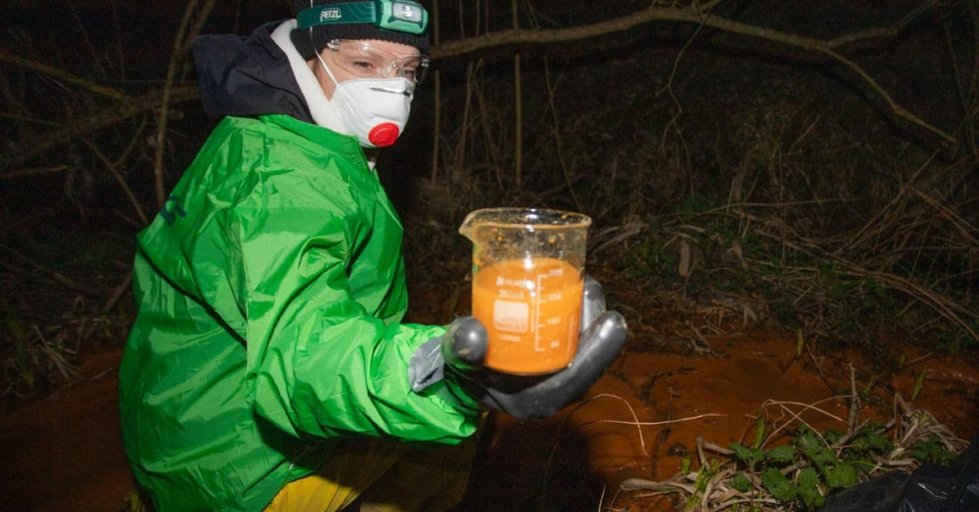 Rákkeltő méreganyag ömlött a Salgó-patakba egy akkumulátorgyárak hulladékát feldolgozó telephelyről