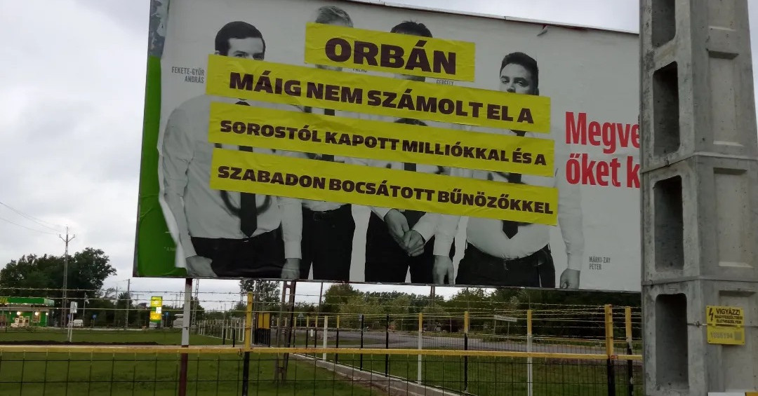 Márki-Zayék felülírták a CÖF óriásplakátjait