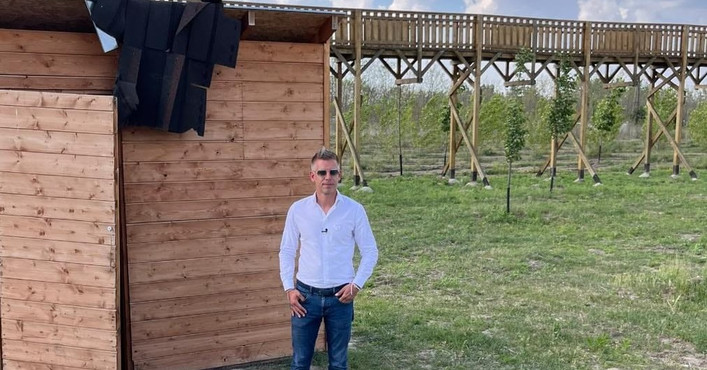 Magyar Péter is megtekintette közelről a lomb nélküli lombkoronasétányt