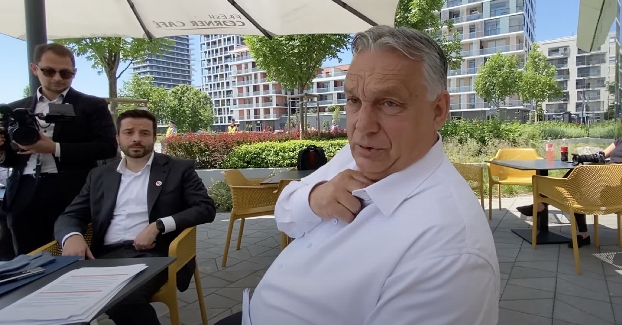 Orbán Viktor azoknak a kínai „civileknek” adott igazat, akik vegzálták Tompos Mártont