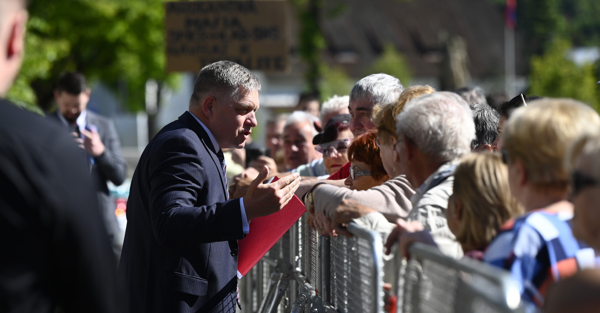 Öt helyen érte lövedék Fico vékonybelét