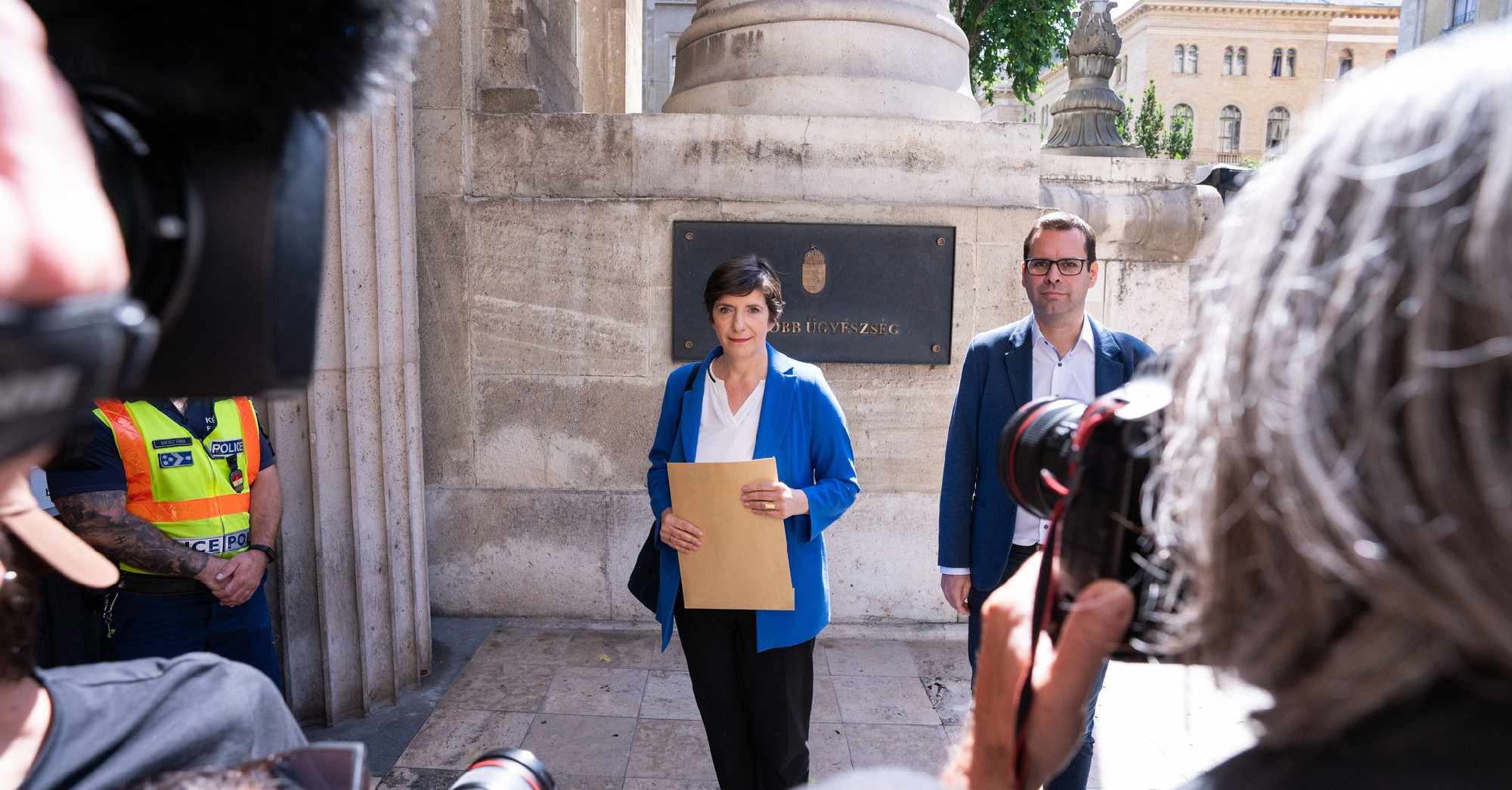 A Legfőbb Ügyészségnél Dobrev beadványa, amelyben törvénytelenséggel vádolja az államfőt