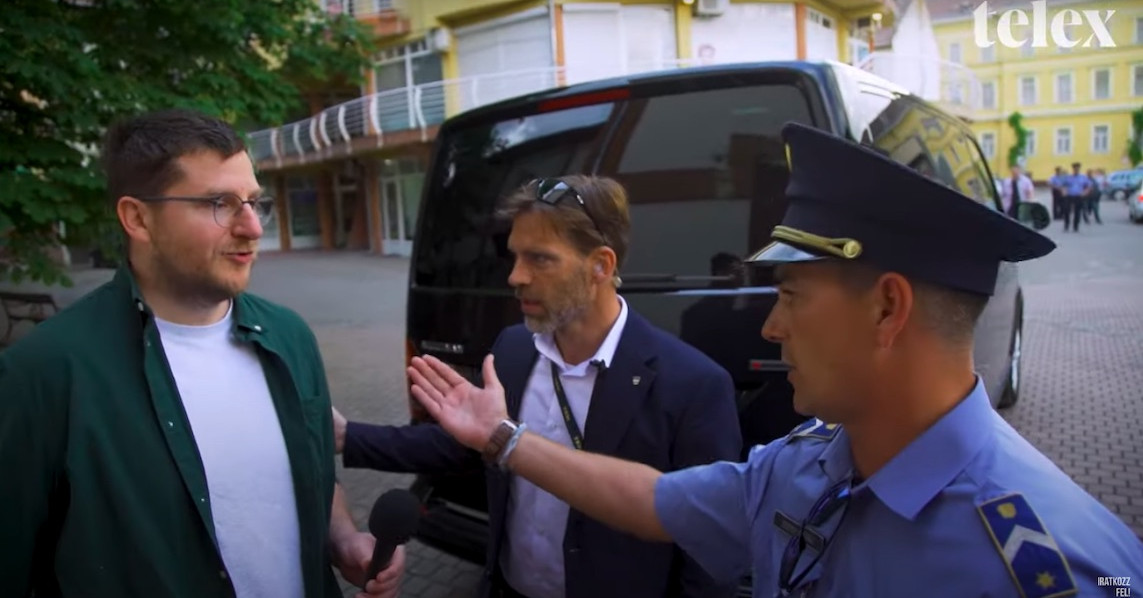 Rendőrt hívtak a Telex munkatársaira Szijjártó Péter kalocsai lakossági fórumán