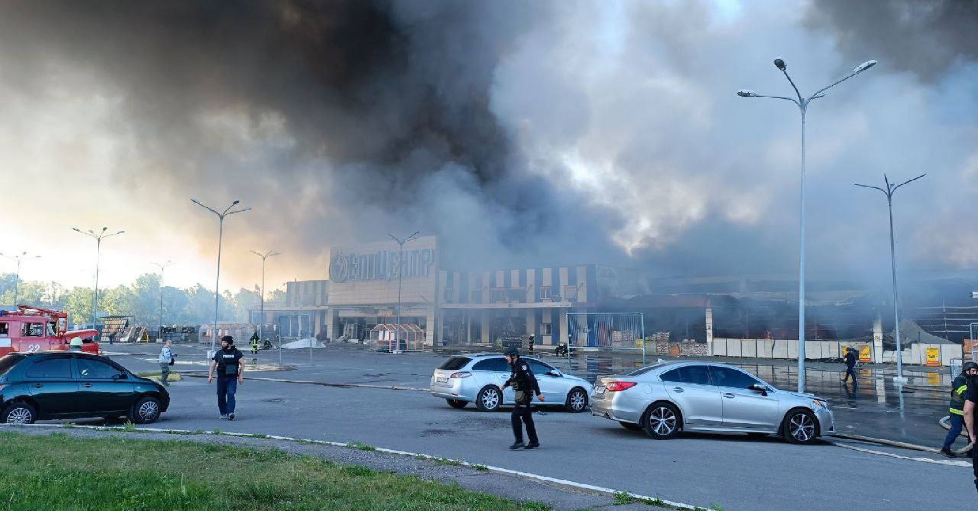 Siklóbomba-találat ért egy harkivi bevásárlóközpontot