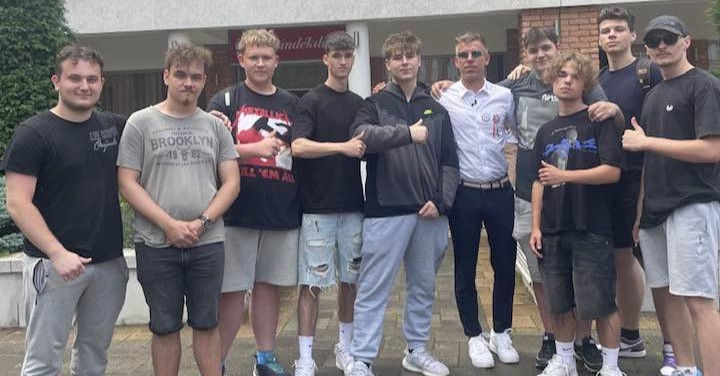Elmosta az eső a Tisza Párt margitszigeti ifjúsági buliját