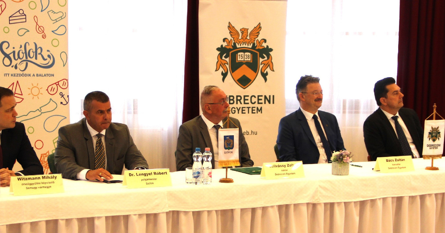Kié lesz Siófok legpatinásabb, Balaton-parti épülete?