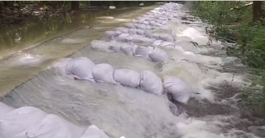 Videó: így zúg át a Duna a gemenci kisvasút sínjén
