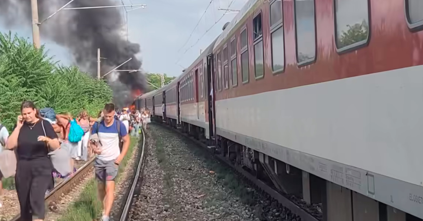 Egy Prágából Budapestre tartó gyorsvonat busszal ütközött Szlovákiában