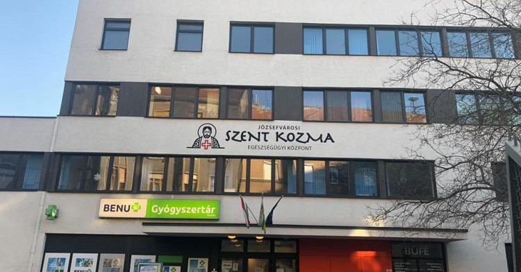 Utcán áll a sor, mert havonta egyszer adnak ultrahang-időpontot