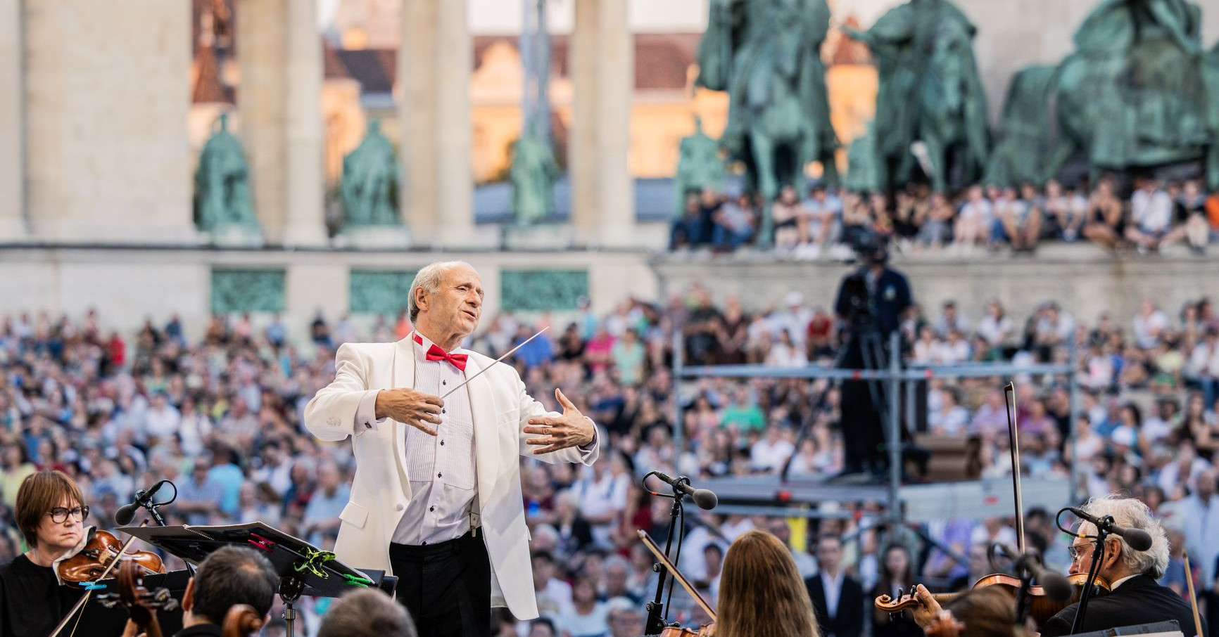 Ingyenes koncertet ad a Fesztiválzenekar a Hősök terén