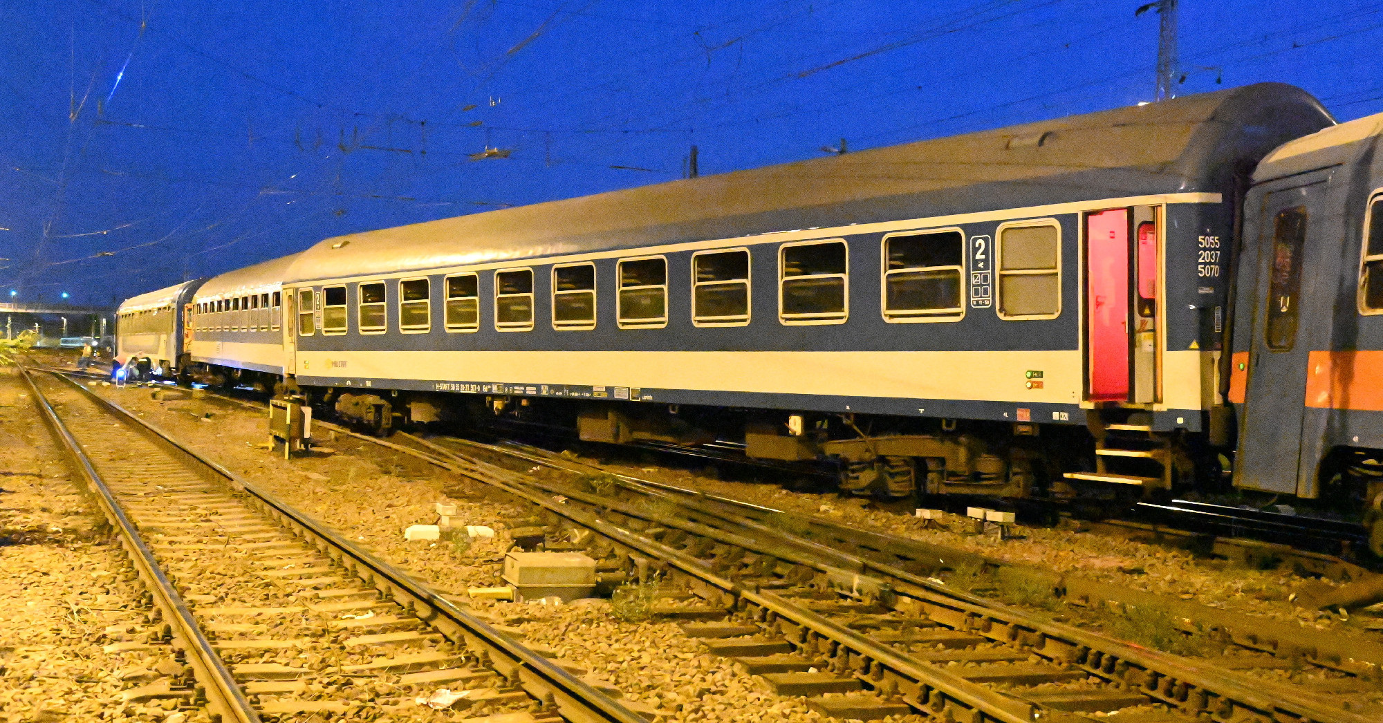 Kisiklott egy InterCity, áll a vonatforgalom a Keletinél