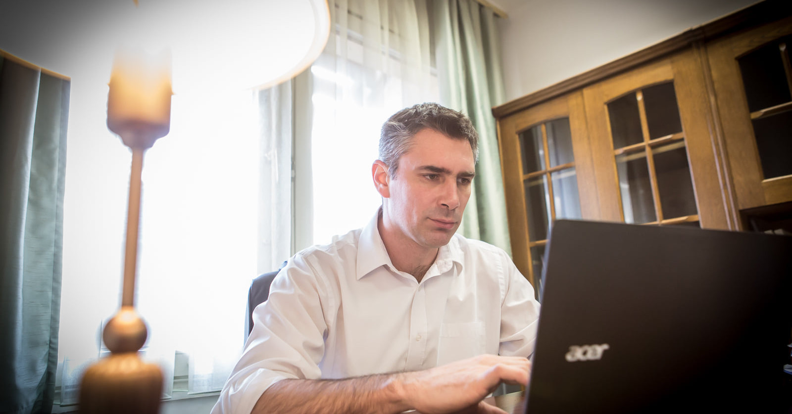 Piros lámpánál ütött el egy kerékpárost a Békés megyei fideszes politikus