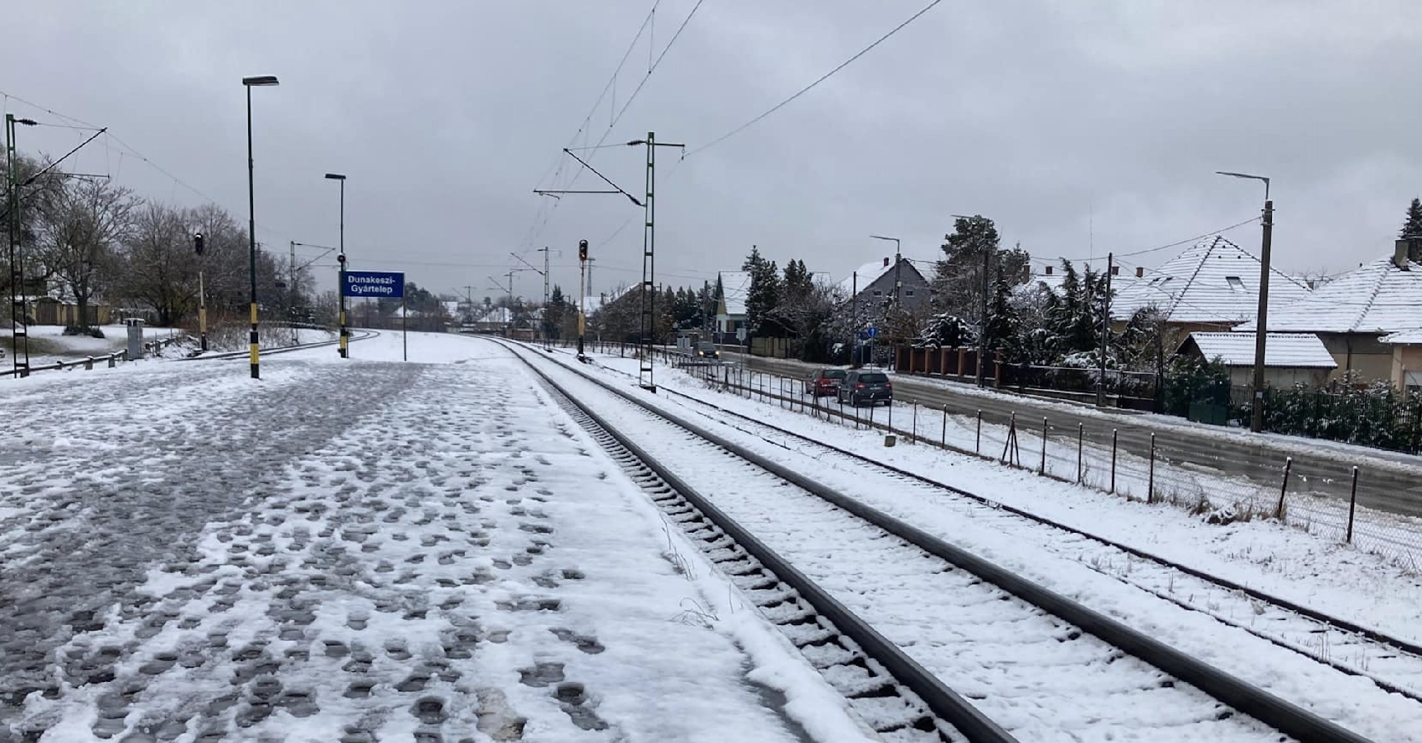 Leesett az első hó, megbénult a tömegközlekedés