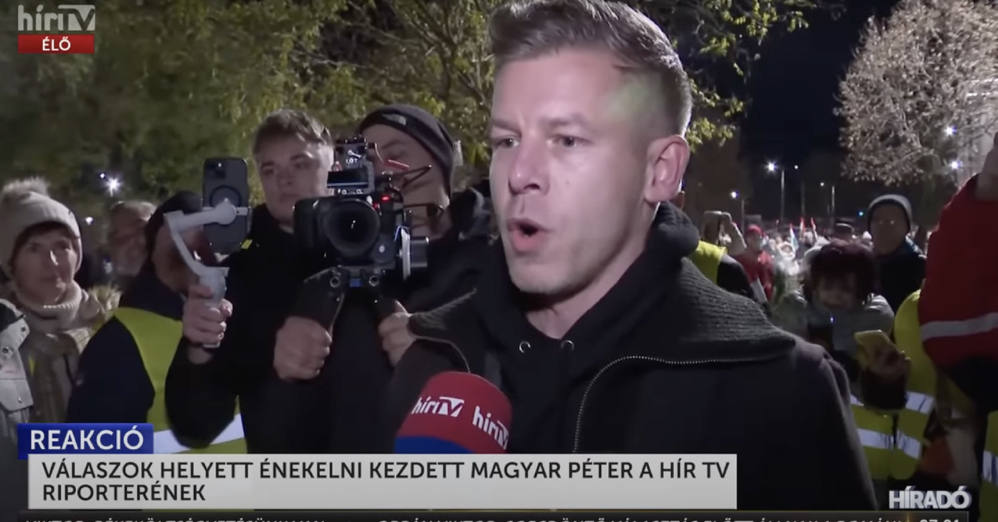 Magyar Péter dalra fakadt a HírTV riportere előtt: „A börtön ablakába...”