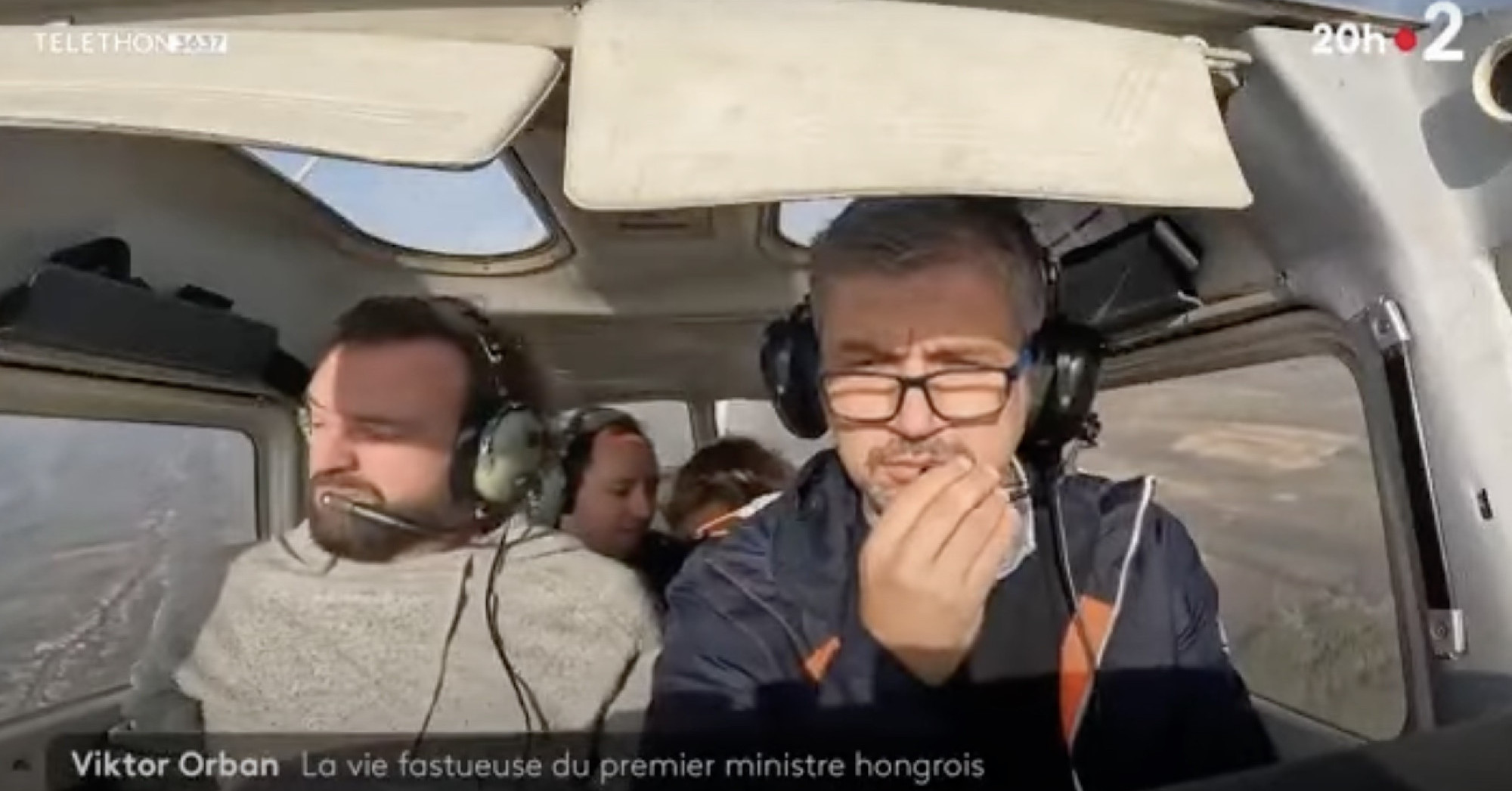 Hadházy Ákos elvitte a francia köztévé stábját a hatvanpusztai Orbán-birtok fölé