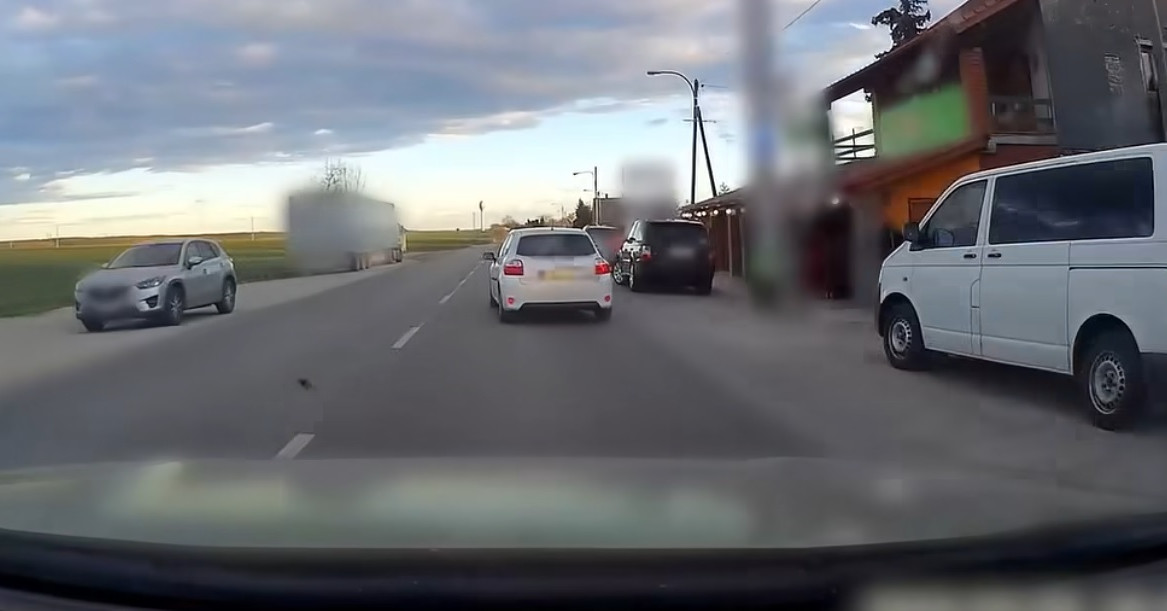 Csattanással végződött a büntetőfékezés Simaságon