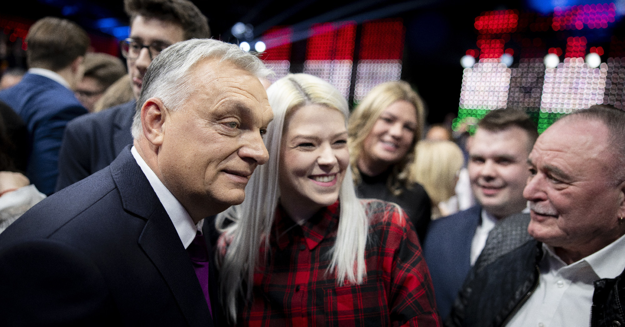 "Egy megfáradt, pityókás TSZ-elnök" "jó éve" "egy párhuzamos valóságban"