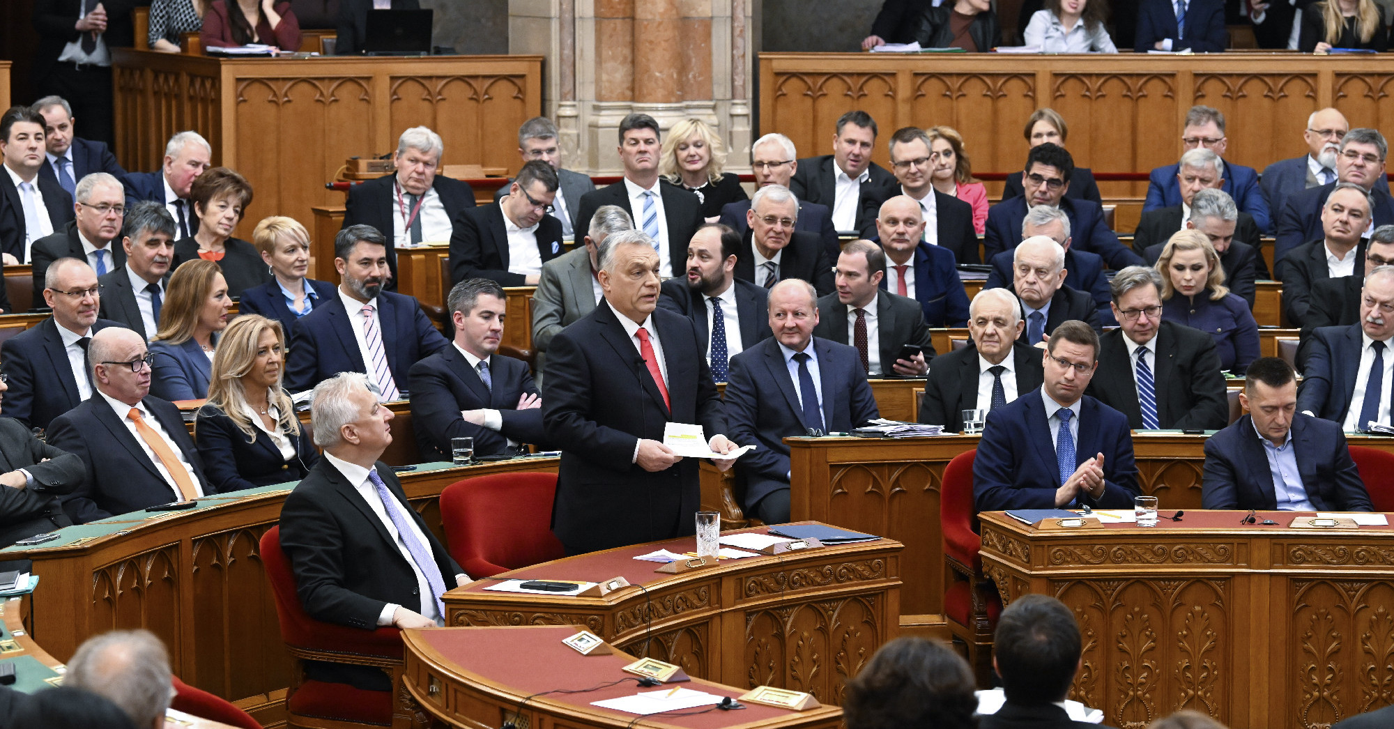 HVG: Parlamenti jóváhagyás nélkül tarthatja fent a vészhelyzetet és a rendeleti kormányzást a kormány