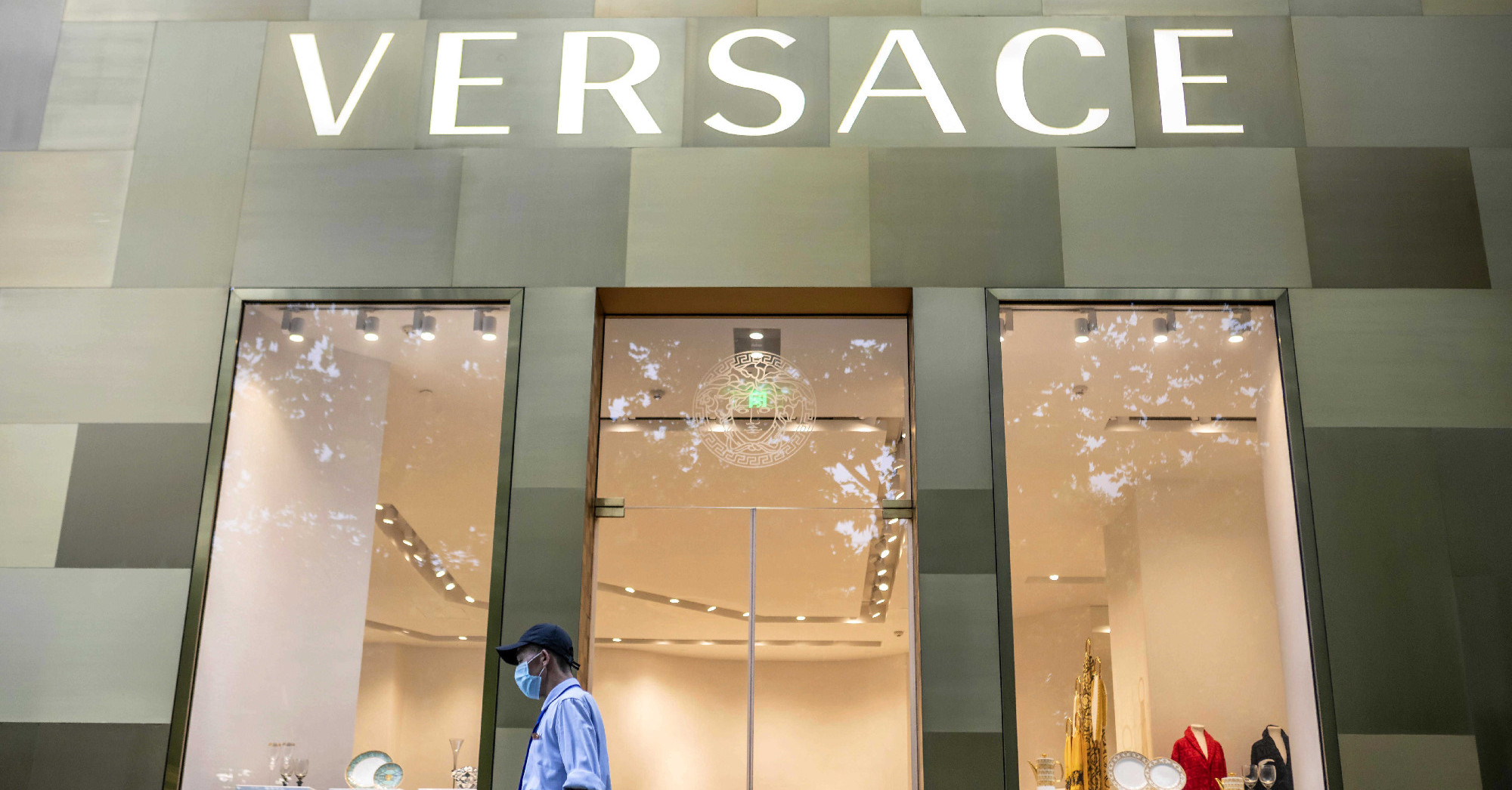 Újra olasz kézbe kerül a Versace