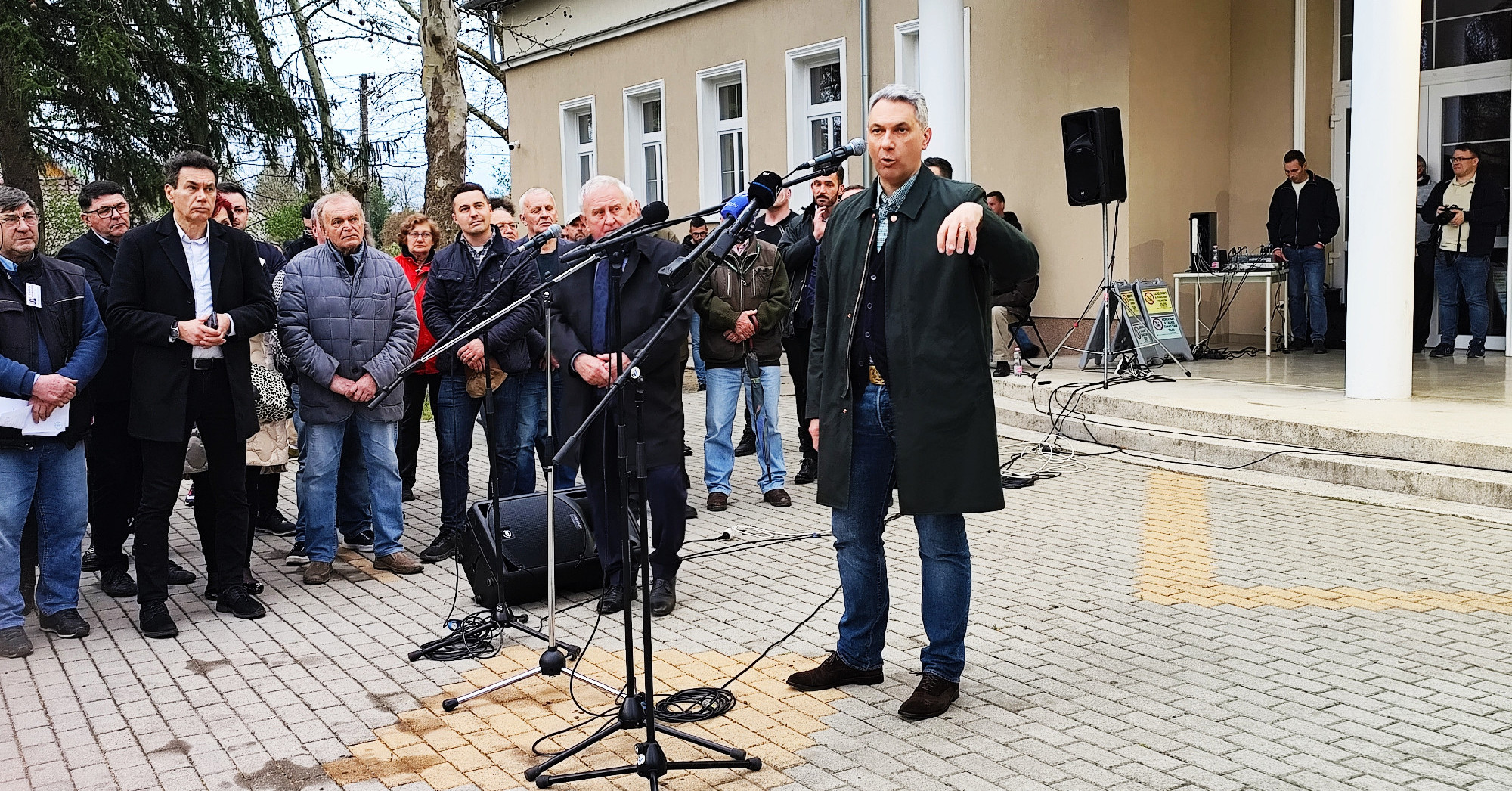 „Vitézy úrnak az a baja, hogy nem lesz Pride, ettől olyan ideges” – mondta Lázár János Sarkadon, de ez szerinte nem buzizás