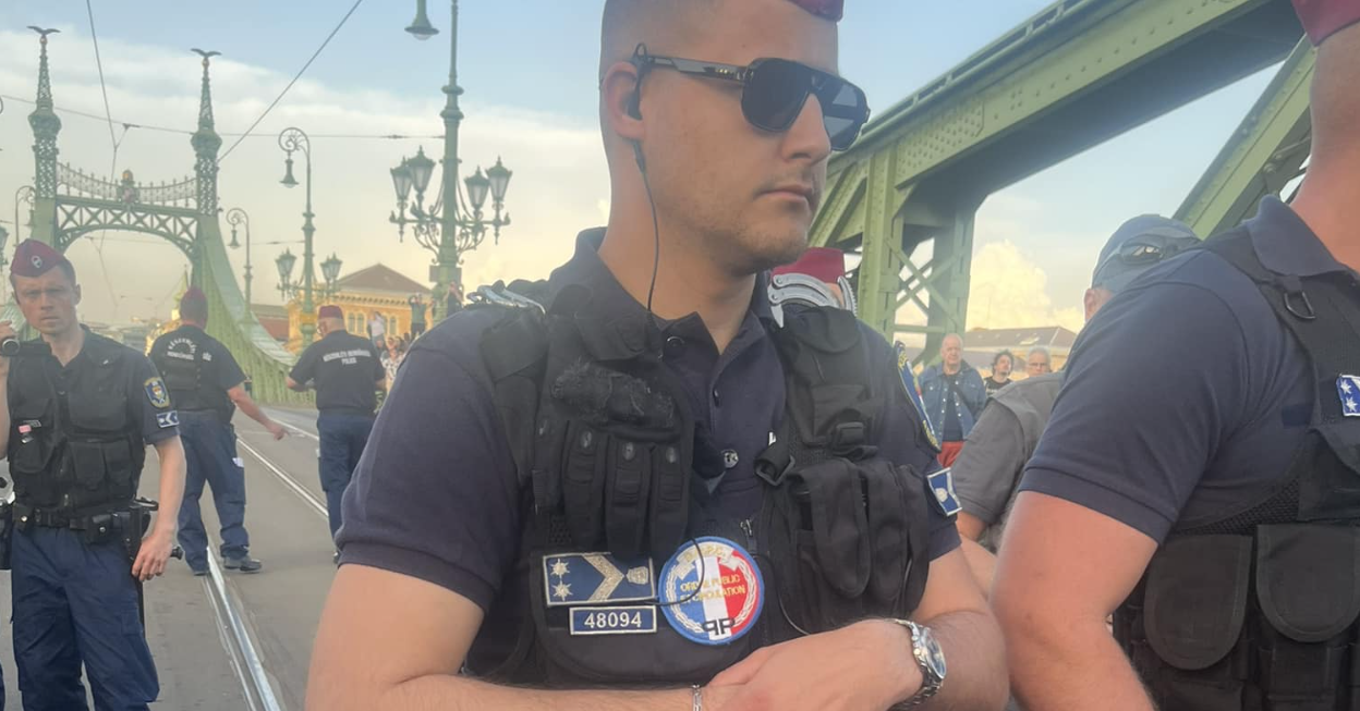 Francia felvarrós rendőrt fotózott a Momentum képviselője, belső vizsgálat indult