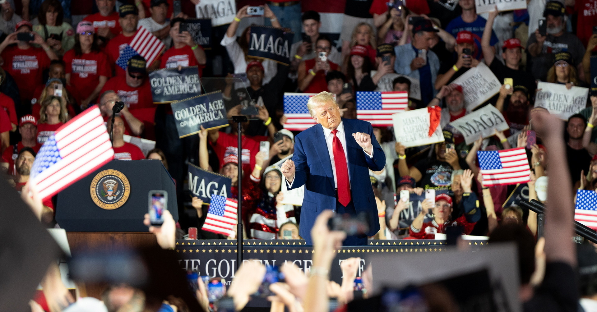 Trump Amerika történetének „legsikeresebb első száz napját” ünnepelte