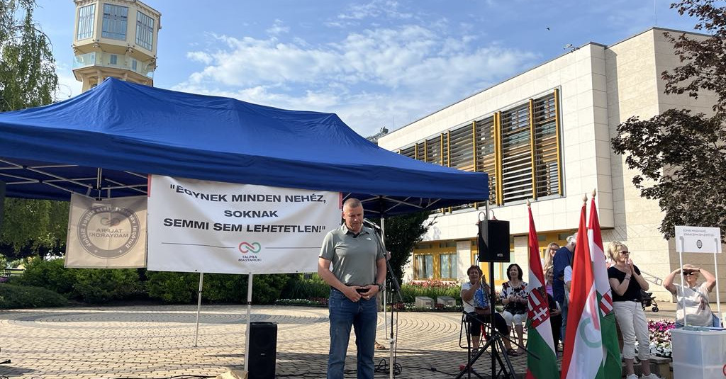 "A Fidesz arra vár, hogy a Tisza hibázzon" - Siófokon tartott utcafórumot Ruszin-Szendi Romulusz
