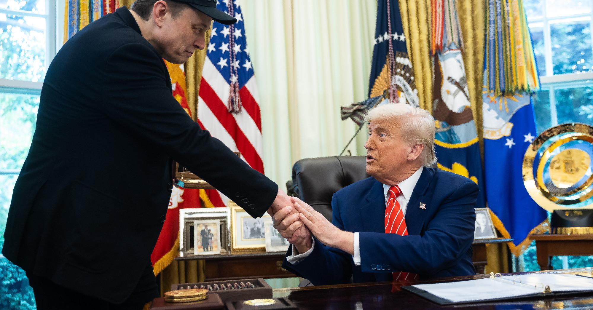 Viharosan ér véget a Musk–Trump-brománc – mi áll a pusztító veszekedés hátterében?