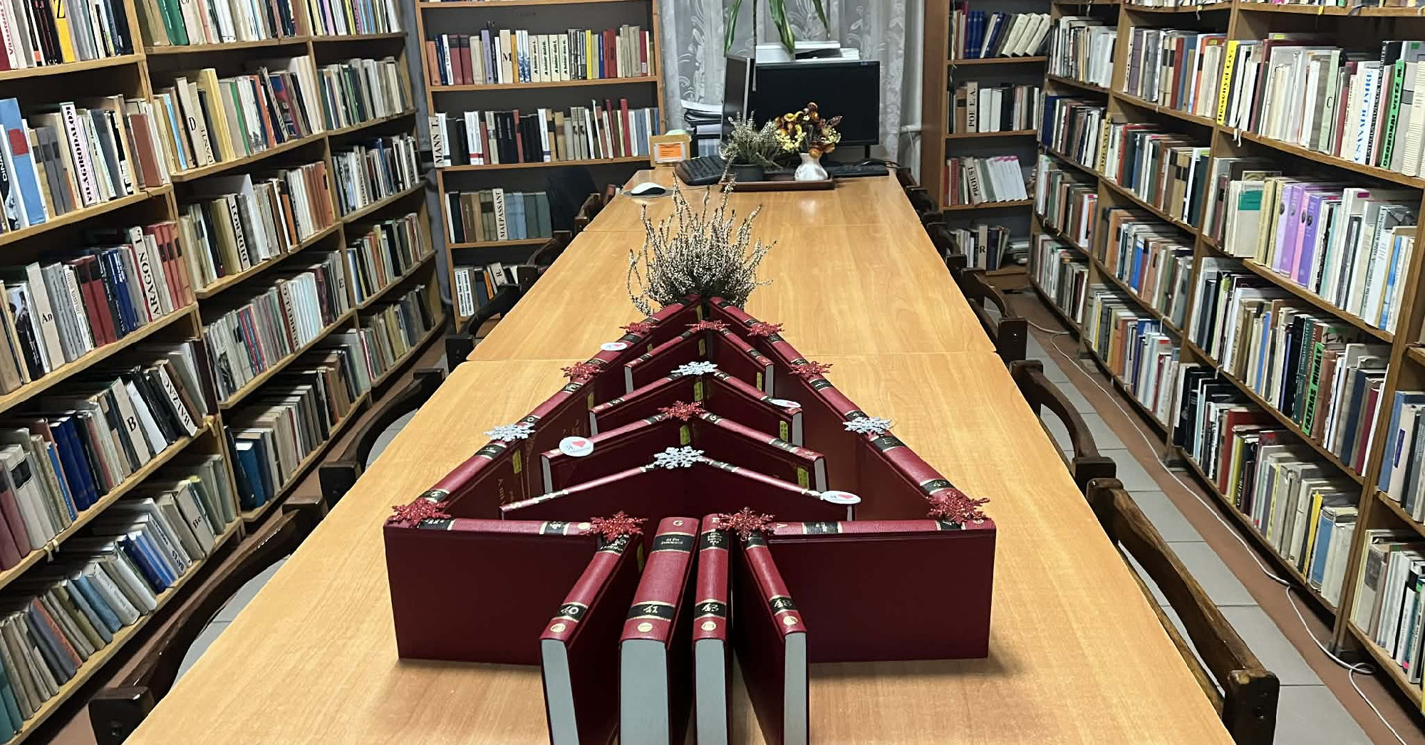 A háború akkor is érződik Kárpátalján, ha magyar könyvadományt visznek az ottani könyvtáraknak