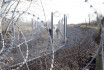 Rabokkal erősítteti meg a kormány a határkerítést