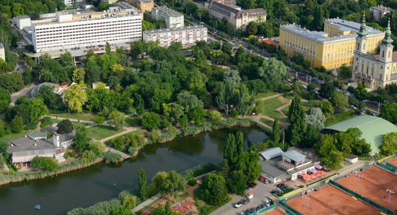 Négycsillagos hotelt bérelt ki kollégiumnak az MCC