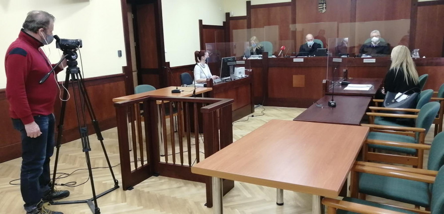 Megszúrta azt, aki segíteni akart a barátnőjének