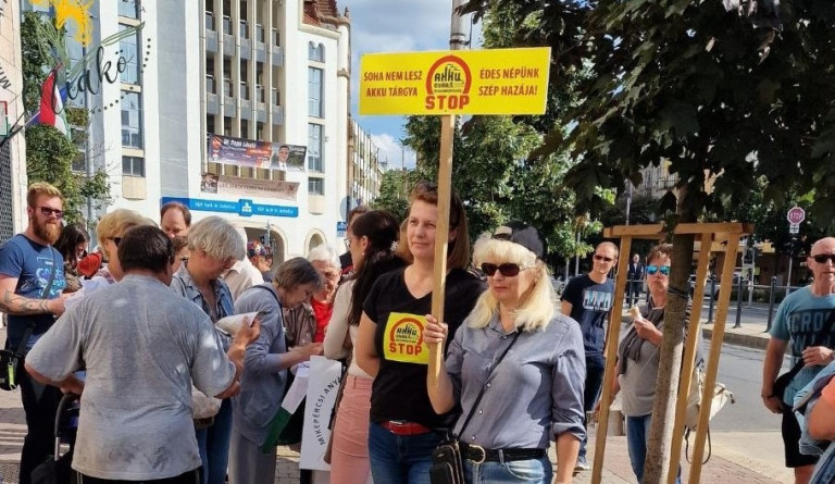 „Minden beruházásnak számolnia kell velünk” - hogyan tud harcolni egy civil szervezet az akkugyárak ellen?