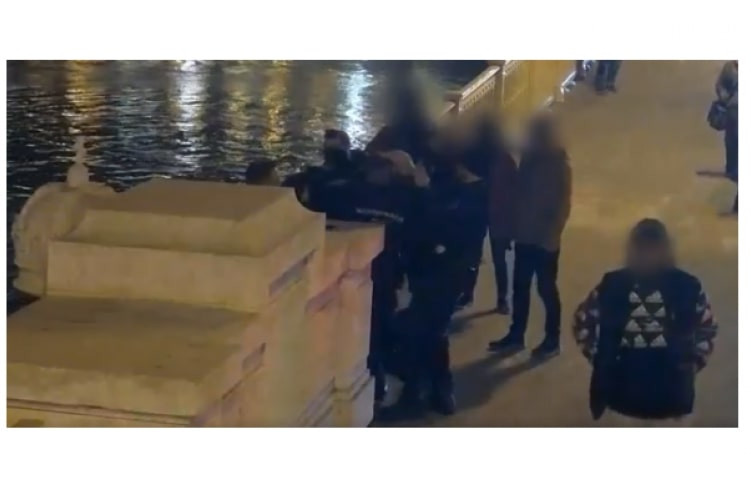Rendőrök mentettek meg egy nőt a Margit hídnál