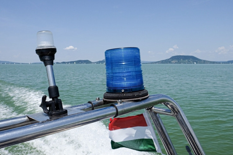 Két embert mentettek ki a Balatonból a vízirendőrök 