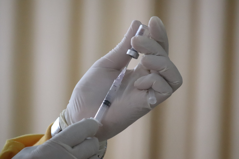 Halált okozó gondatlan veszélyeztetéssel vádolnak két Békés megyei orvost