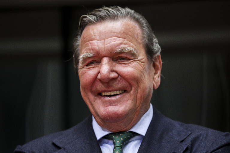 Schröder Putyinnal  tárgyal az ukrajnai háborúról