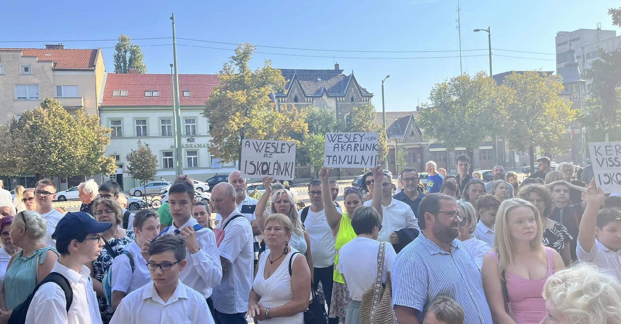 Szegedre költöztek autista gyerekük érdekében, erre megszűnt az iskola