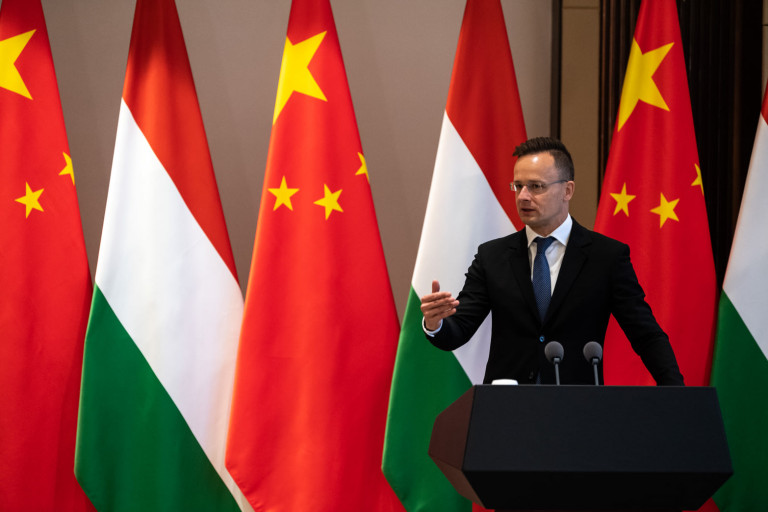 Kínai vakcina dől majd a „Nemzeti Oltóanyaggyárból” is