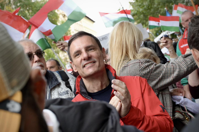 Tuzson Bence, a nagy mókamester, úgy verheti át a Facebook algoritmusát, mint senki más