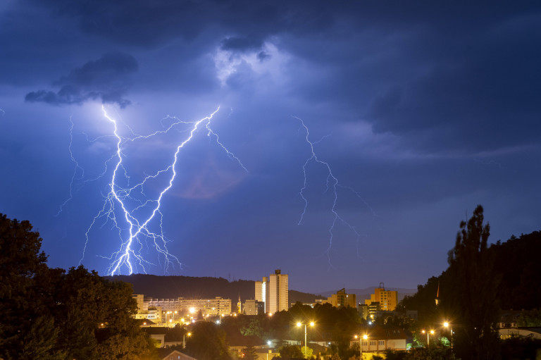 Országszerte pusztított a vihar, háromezer háztartásban volt áramszünet