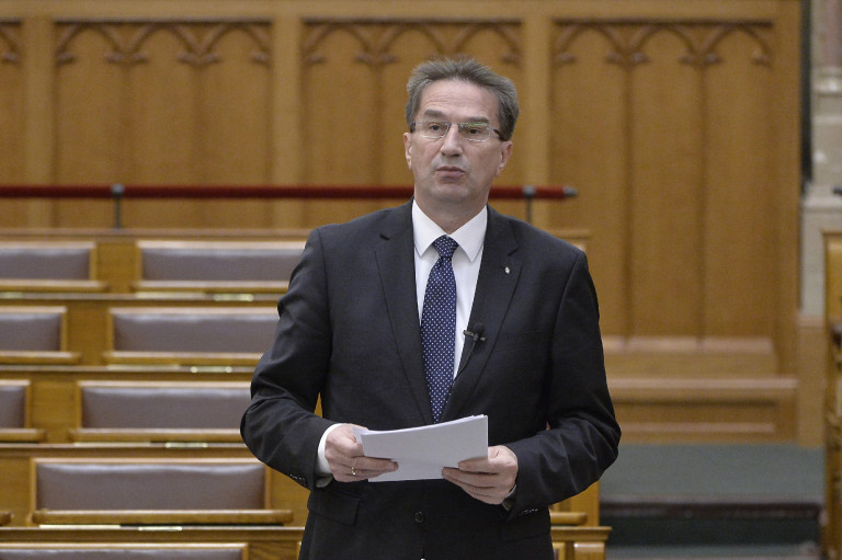 Ügyészség: Völner 83 millió forint kenőpénzt kapott
